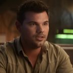 Immense star du cinéma au début des années 2010 et totalement oublié depuis, Taylor Lautner va revenir avec une série ridicule (mais intrigante)
