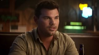 Immense star du cinéma au début des années 2010 et totalement oublié depuis, Taylor Lautner va revenir avec une série ridicule (mais intrigante)