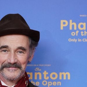 EMBARGED TO 0001 MONDAY OCTOBER 10 Photo d'archive datée du 10/03/22 de l'acteur et metteur en scène de théâtre Sir Mark Rylance, qui a accepté de parrainer un festival du film qui en est à sa 27e année. Le festival du film de Purbeck projettera des dizaines de films dans les semaines à venir dans des lieux allant des cinémas et des salles de village à une salle paroissiale datant du 13ème siècle. Date d'édition : lundi 10 octobre 2022. ... Sir Mark Rylance sera le parrain du Festival du film de Purbeck ... 10-10-2022 ... Londres ... UK ... Le crédit photo doit être lu comme suit : Ian West/PA Wire. Numéro de référence unique : 69195054 ... Dans un message qui sera diffusé avant les films, Sir Mark a qualifié le festival de "très spécial". Voir l'article de PA ARTS Film. Le crédit photo doit être lu comme suit : Ian West/PA Wire