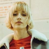 Angèle : le clip événement "What You Want"