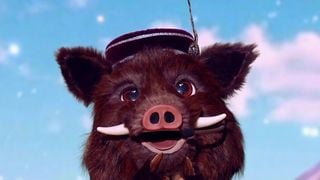 Mask Singer 2026 : le Sanglier déjà démasqué ? Les internautes pensent avoir reconnu un journaliste incontournable de TF1 !