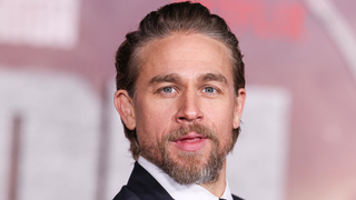 Charlie Hunnam fait son grand retour après deux ans d'absence volontaire : il a accepté le projet sans lire le scénario