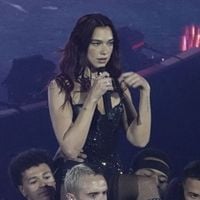 Dua Lipa lance sa tournée, les fans en colère