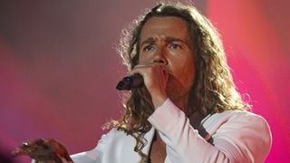 Julien Doré fond en larmes sur scène