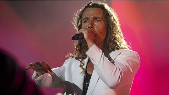 Julien Doré fond en larmes sur scène
