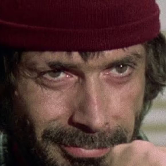 Le personnage de Rambo apparait pour la première fois au cinéma dans Bracelets de sang (Syndicate Sadists, en VO).