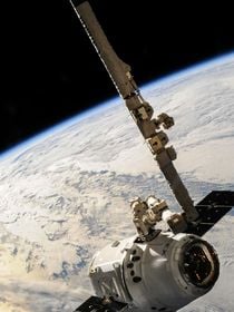 Digne d'un film de science-fiction : une caméra spatiale découvre d'étranges symboles dans un désert isolé de la Terre !