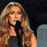 Céline Dion fond en larmes sur scène (vidéo)