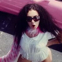 Charli XCX en mode "Speed Drive" pour "Barbie"