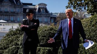 "Plus bête qu'un sac de briques" : Elon Musk s'en prend à l'idéologue de la politique tarifaire américaine