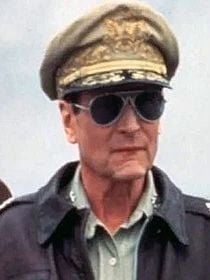 "Je suis épuisé et je sens que la fin est proche" : il y a 45 ans, cette légende du cinéma a joué dans un film de guerre raté uniquement pour l'argent