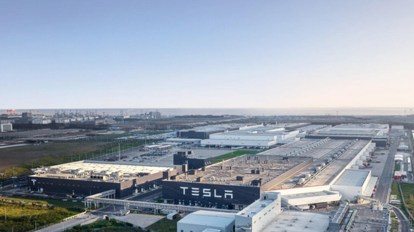 Tesla n'est plus une entreprise automobile : la Chine vient de lui verser 557 millions de dollars pour construire la plus grande batterie du pays