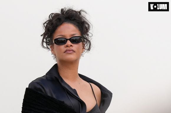 Rihanna au défilé Dior Collection Femme Prêt-à-Porter Printemps/Eté 2027 lors de la Fashion Week de Paris, le 29 septembre 2026. © Lucia Sabatelli / Bestimage
#
Rihanna at Dior Women Ready-to-Wear Spring/Summer 2027 Collection fashion show, during Paris Fashion Week. September 29th, 2026 | 00772024