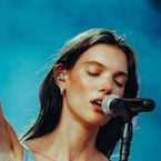 Charlotte Cardin annule quatre dates en festival : voici les artistes qui vont la remplacer