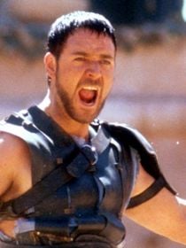 "Ça n'a aucun sens" : Russell Crowe a refusé de tourner une scène qui aurait complètement transformé le premier Gladiator