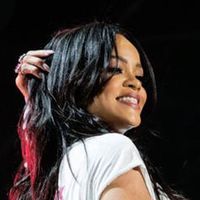Rihanna chante l'inédit "American Oxygen"