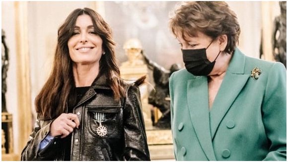 Jenifer décorée par Roselyne Bachelot