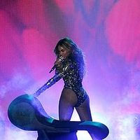 MTV VMA's 2014 : medley hypnotisant pour Beyoncé