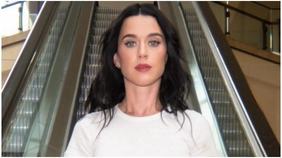Katy Perry se relève dans le clip "Bandaids"