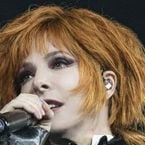 Mylène Farmer : son retour sur scène repoussé ?