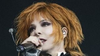 Mylène Farmer : son retour sur scène repoussé ?