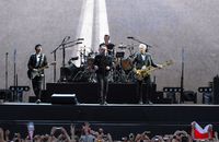 U2 en concert au Stade de France en 2017.
