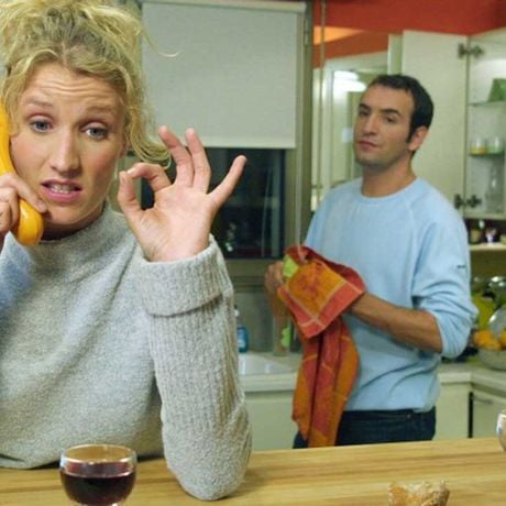 Un gars, une fille de retour avec de nouveaux acteurs, on sait qui remplacera Jean Dujardin dans la nouvelle série