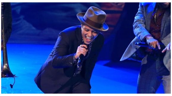 Rihanna et B. Mars : hommage live à Bob Marley