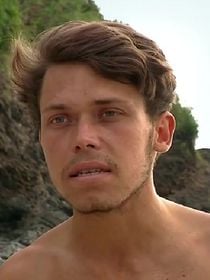 Koh-Lanta : Adrien dément les propos de la production et assure qu'il aurait bien pu revenir à la place de Maxime, "J'allais très bien"