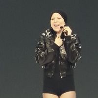 Lady Gaga reprend "La vie en rose" sur scène
