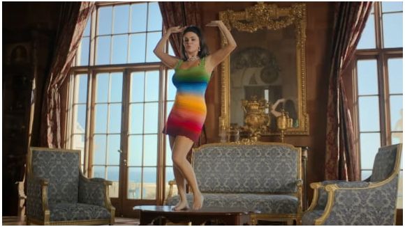 Selena Gomez à la française dans "Love On"