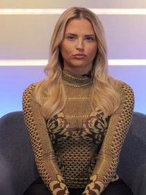 Kelly Vedovelli en couple, elle officialise enfin : "une relation assumée, saine"