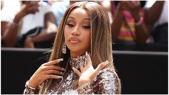 Cardi B visée par une enquête