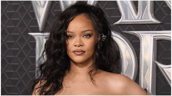 Rihanna de retour : écoutez "Lift Me Up" !