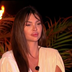 "Dommage, c'était mieux avant, au naturel" : Sandra de L'île de la tentation partage des photos avant ses chirurgies, les internautes hallucinent
