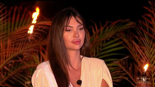 "Dommage, c'était mieux avant, au naturel" : Sandra de L'île de la tentation partage des photos avant ses chirurgies, les internautes hallucinent