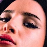 Lénie dégaine un tube pop avec "Domino"