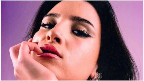 Lénie dégaine un tube pop avec "Domino"