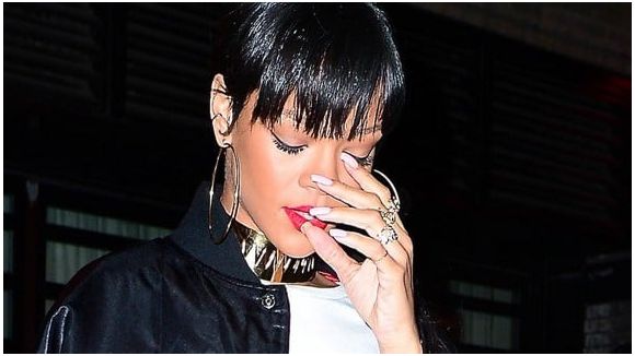 Agression de Rihanna : une policière licenciée !