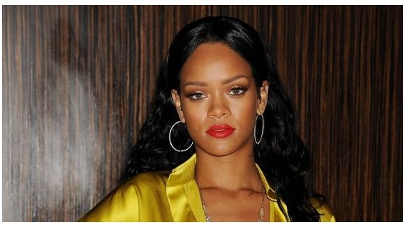 Rihanna ruinée : elle attaque ses comptables