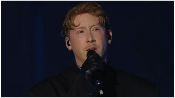 Eddy de Pretto rend hommage aux victimes du 13-Novembre