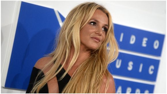 Britney Spears célèbre la fin de sa tutelle