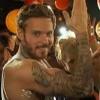 M Pokora et A. Bent dans "Scènes de ménages"