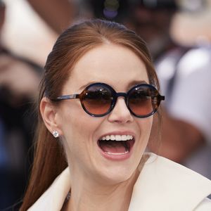 Emma Stone - Photocall du film "Kinds of Kindness" lors du 77ème Festival International du Film de Cannes le 18 mai 2024. © Jacovides / Moreau / Bestimage 