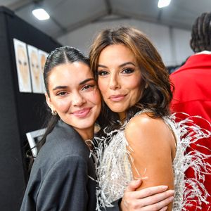 Exclusif - Kendall Jenner et Eva Longoria en backstage du "Défilé L'Oréal Paris - Walk Your Worth" dans le cadre de la Fashion Week de Paris (PFW), sous la Tour Eiffel à Paris, France, le 1er octobre 2023. © Veeren/Bestimage