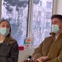 Helena et Julien chantent pour les enfants