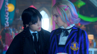 Mercredi saison 3 : Enid et Mercredi en couple ? Jenna Ortega et le créateur s'expriment enfin sur le rêve de nombreux fans de la série Netflix