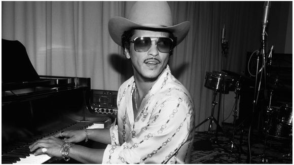 Bruno Mars : son single cartonne malgré les critiques