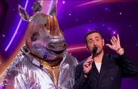 L'interview Off Screen de Camille Combal spéciale DALS. Le Brocoli de Mask Singer débarque dans DALS et les internautes pensent l'avoir démasqué.