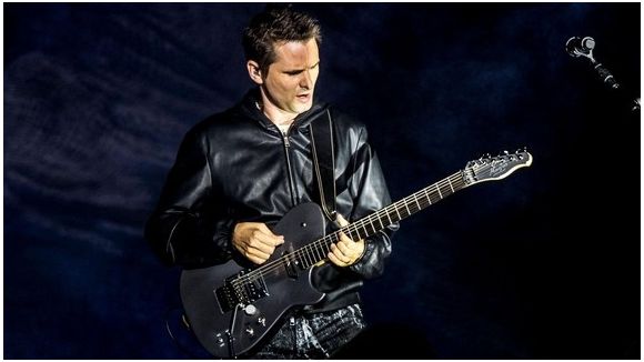 Muse dévoile l'inédit "Unravelling" en live